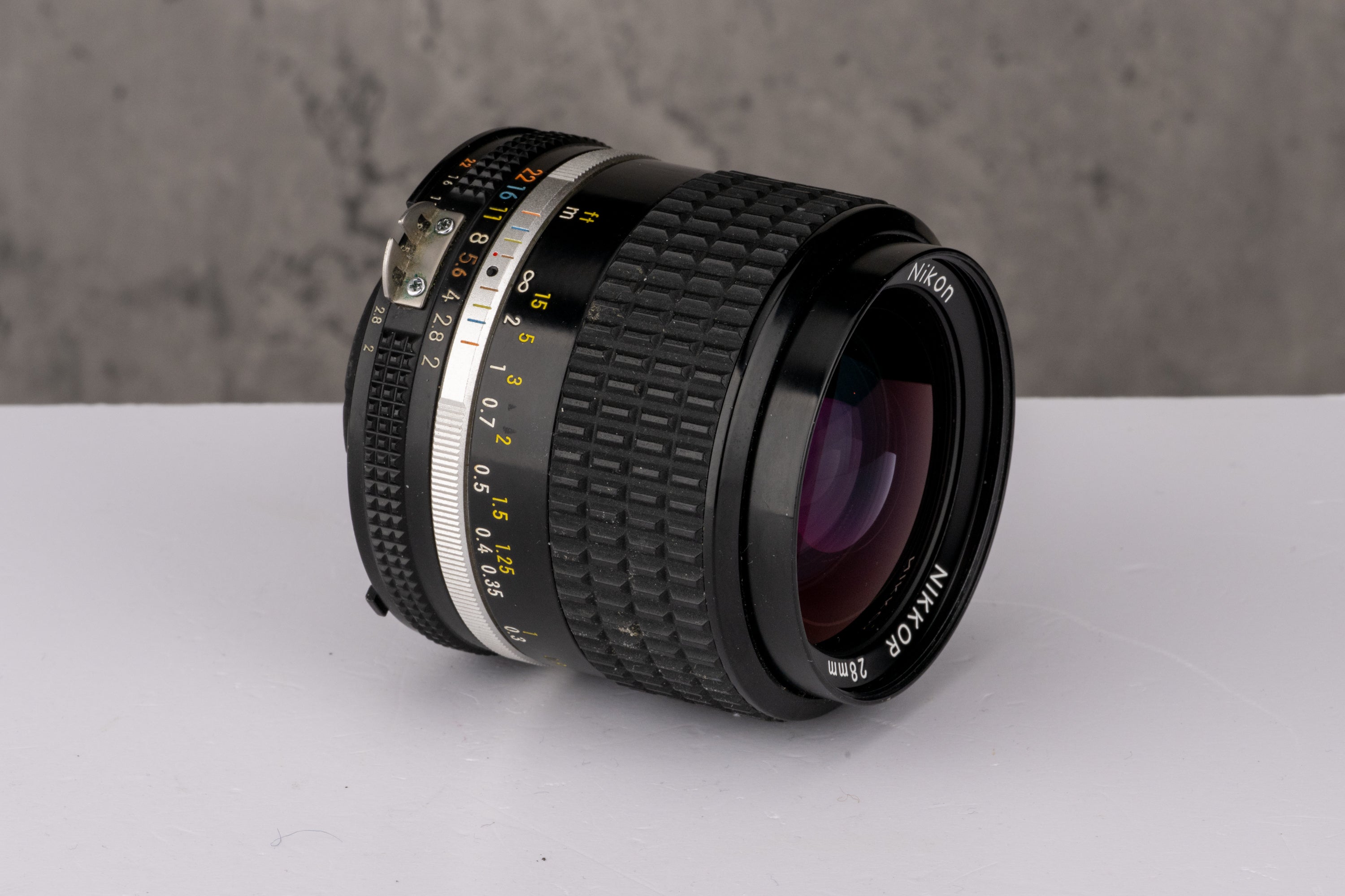 Nikon AiS 28mm f/2