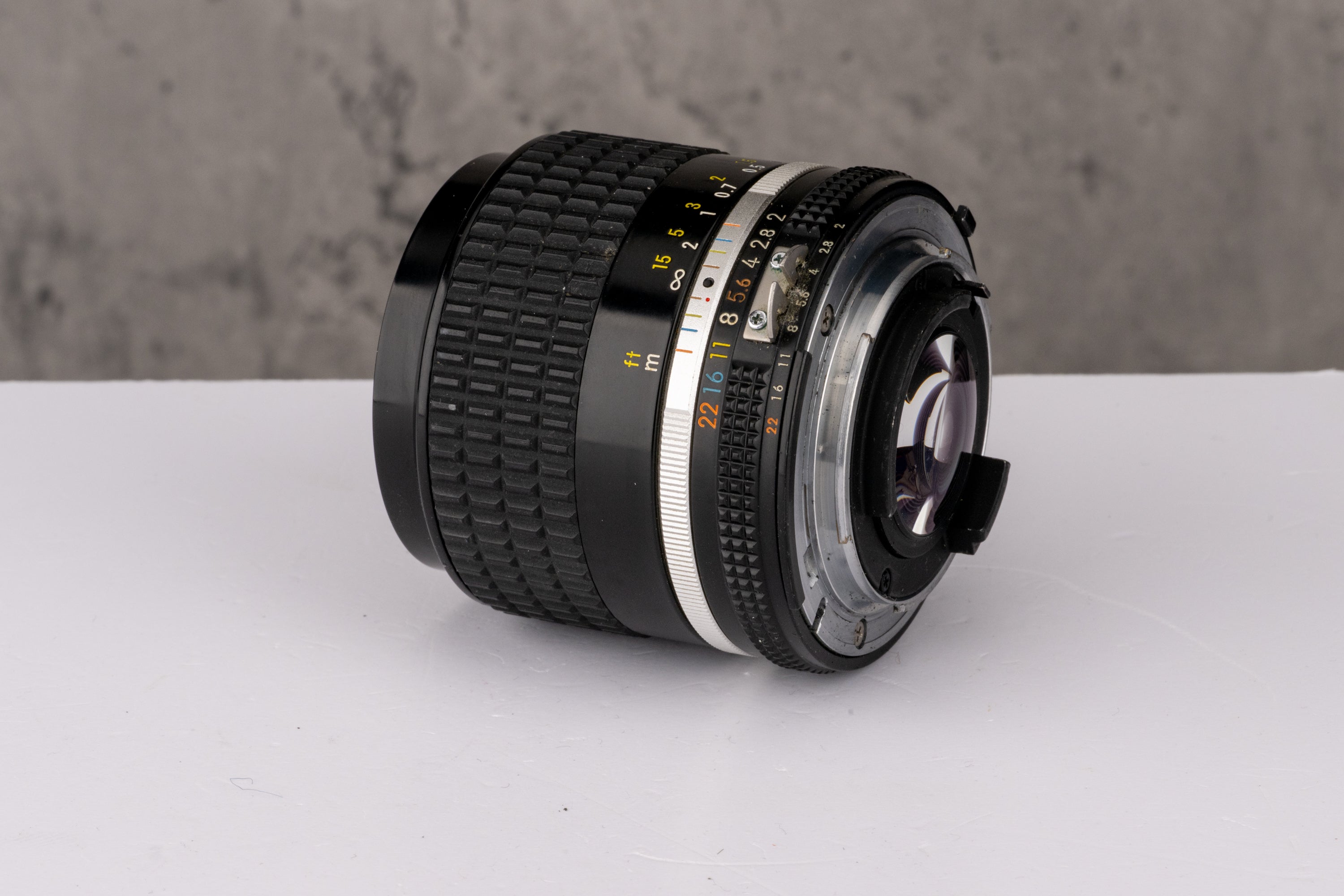 Nikon AiS 28mm f/2