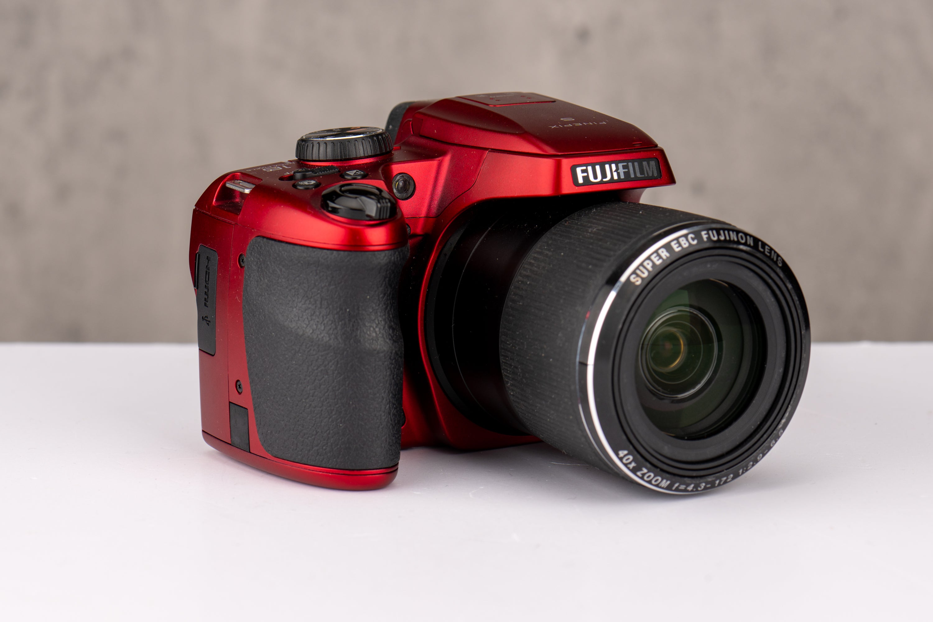 Used Fujifilm FinePix S8200 Red