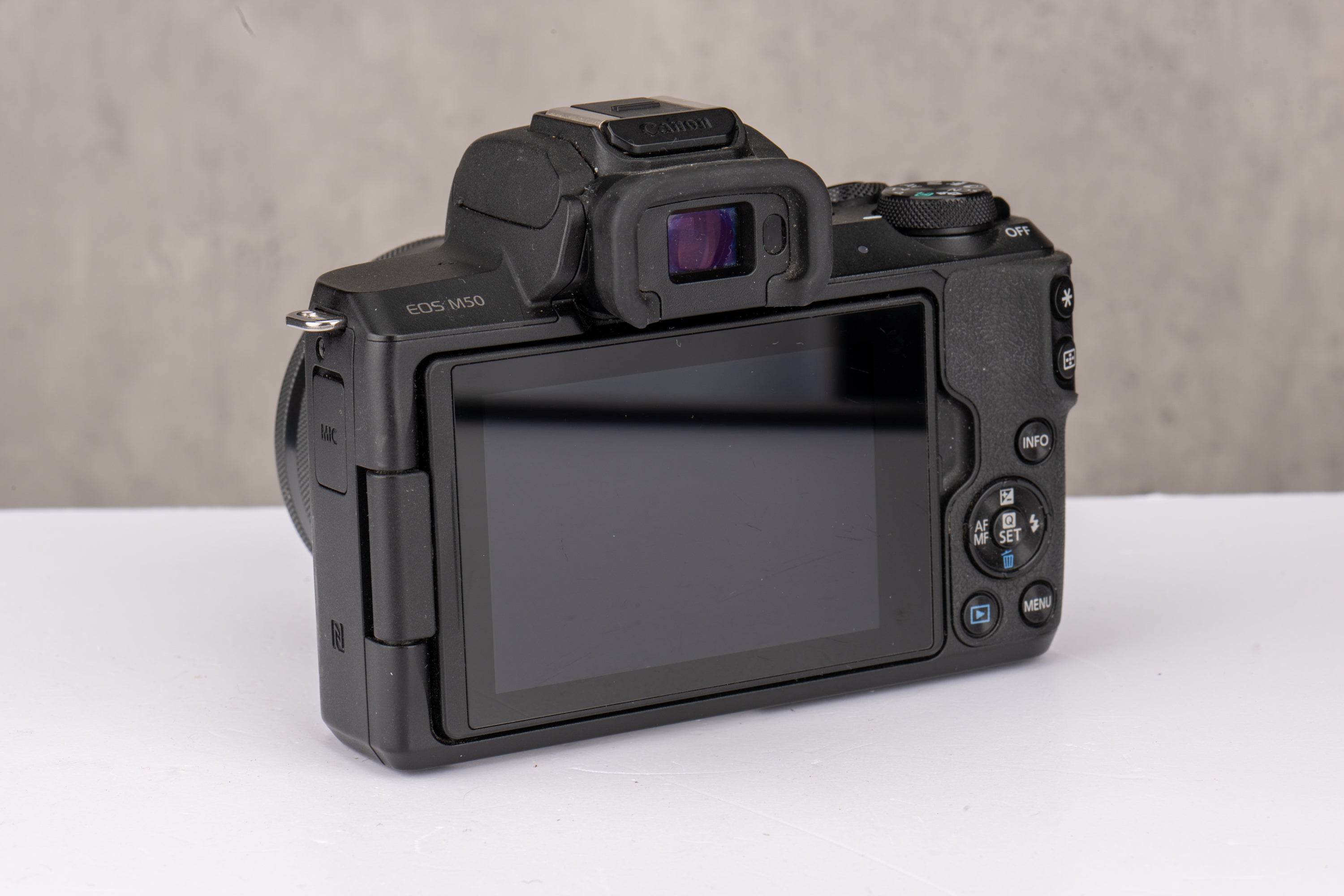 Used Canon EOS M50 + EF-M 15-45mm IS STM