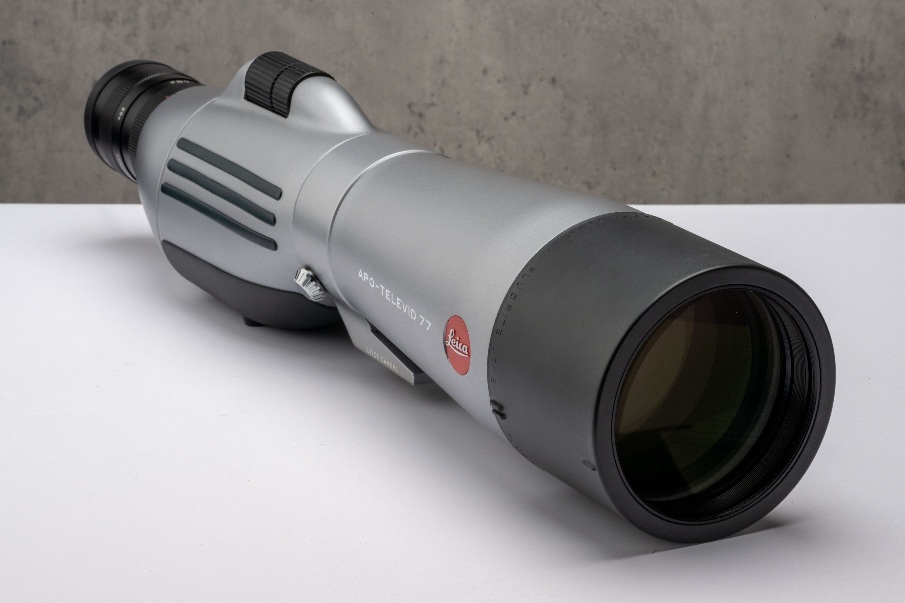 Used Leica APO-Televid 77 w/ 20-60x Straight Scope