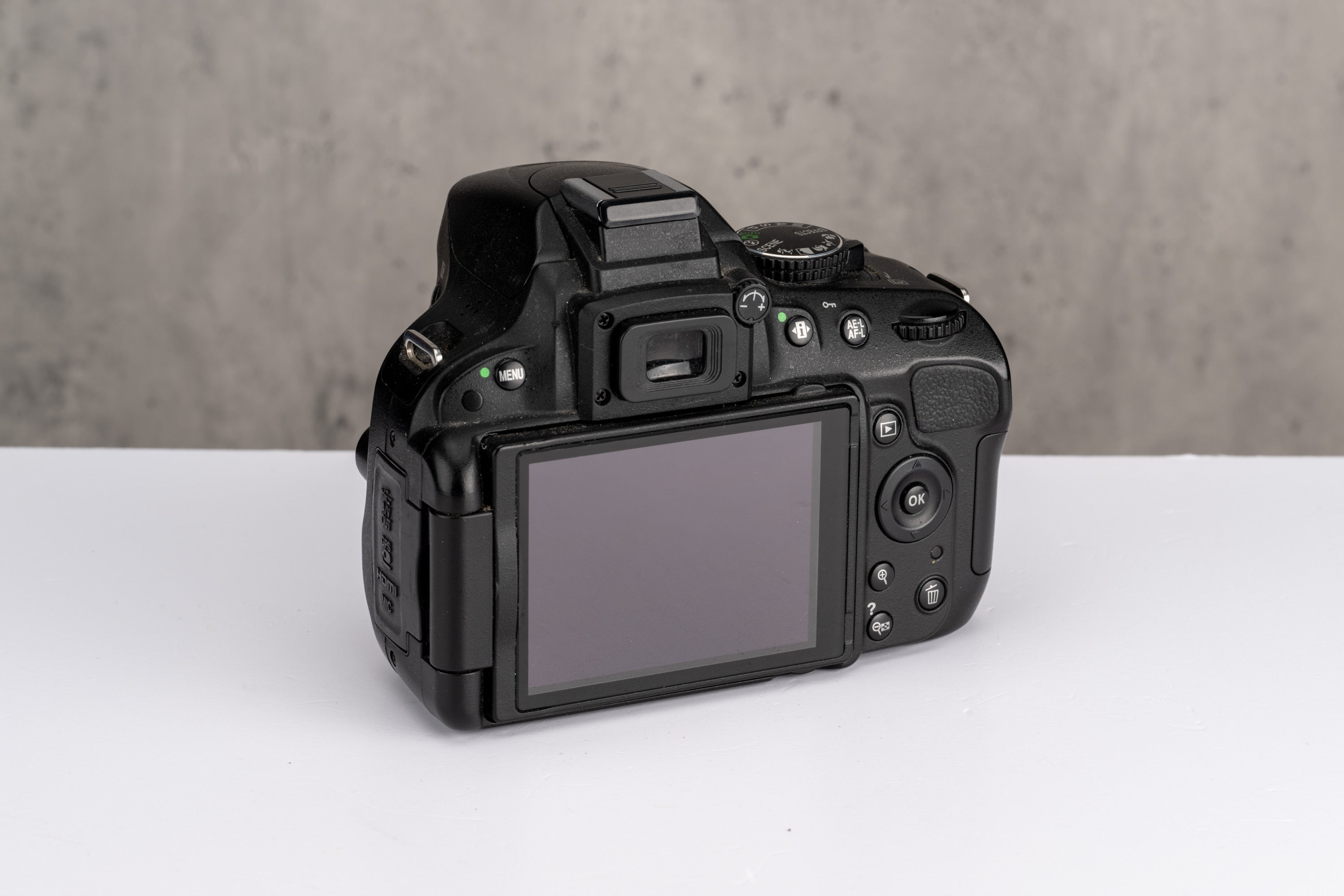 Used Nikon D5100 DSLR Camera + AF-S 18-55mm VR