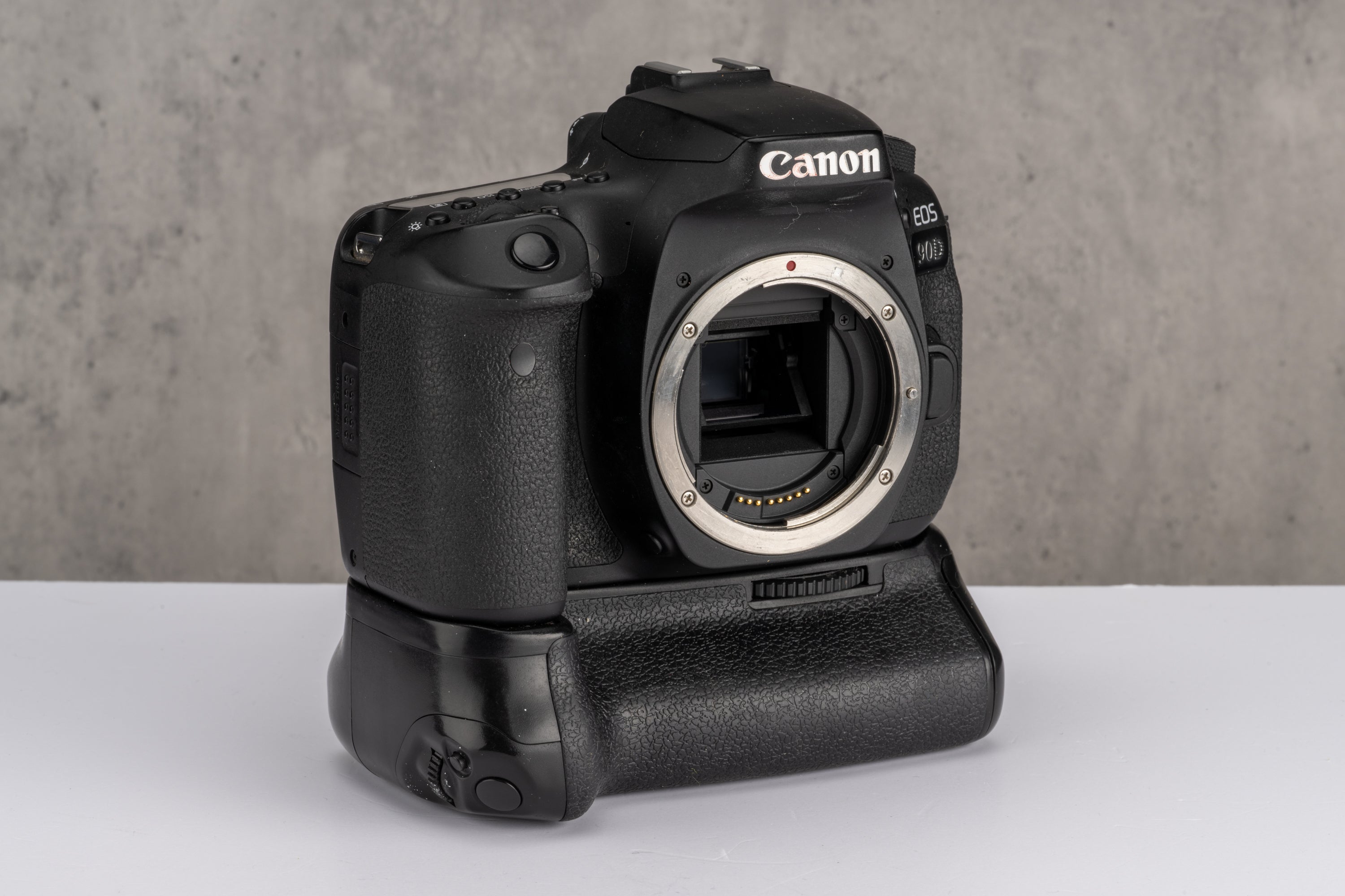Used Canon EOS 90D Body + BG-E14 Grip