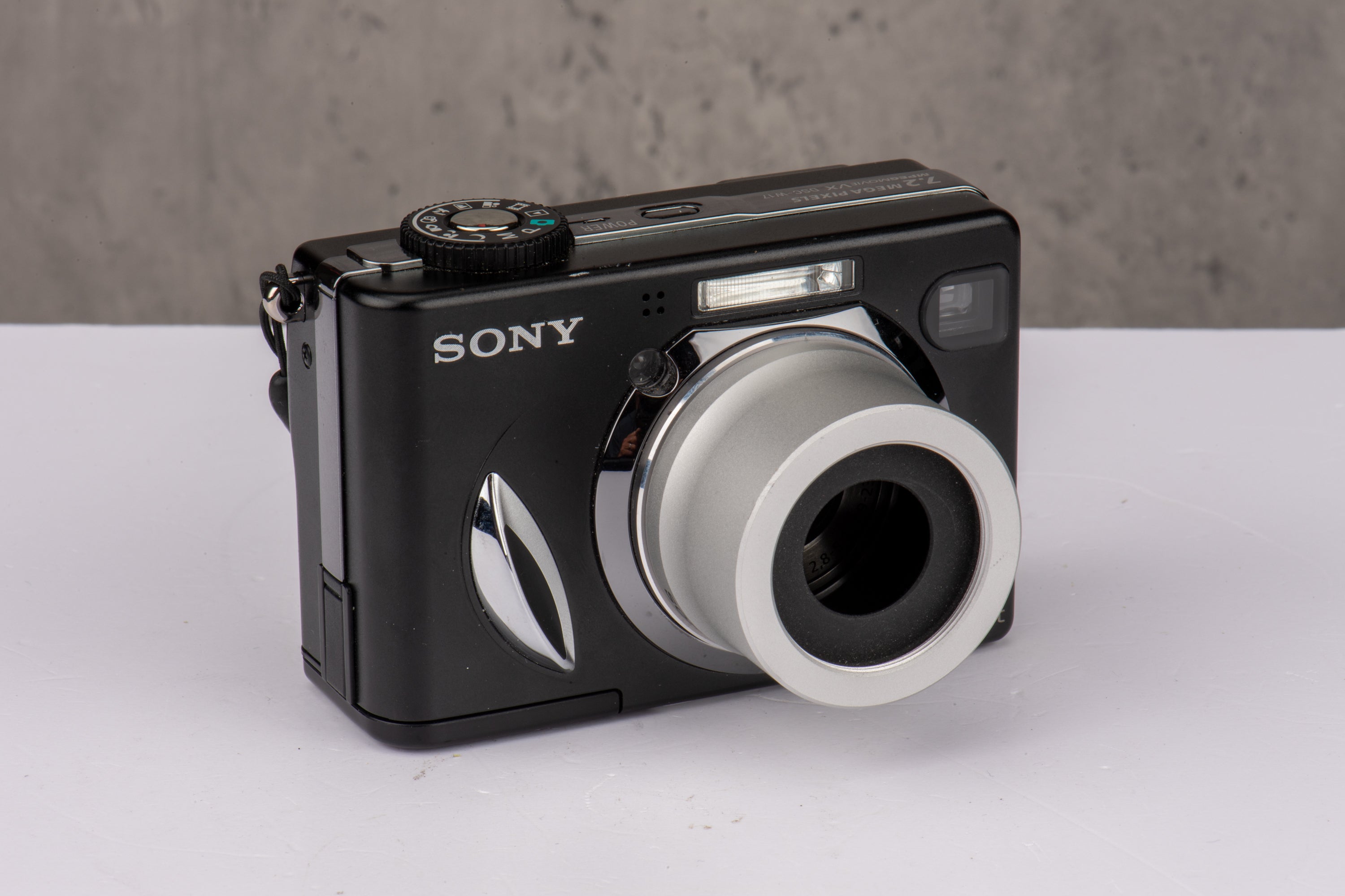 Used Sony Cyber-shot DSC-W17 w/ VAD-WA Hood