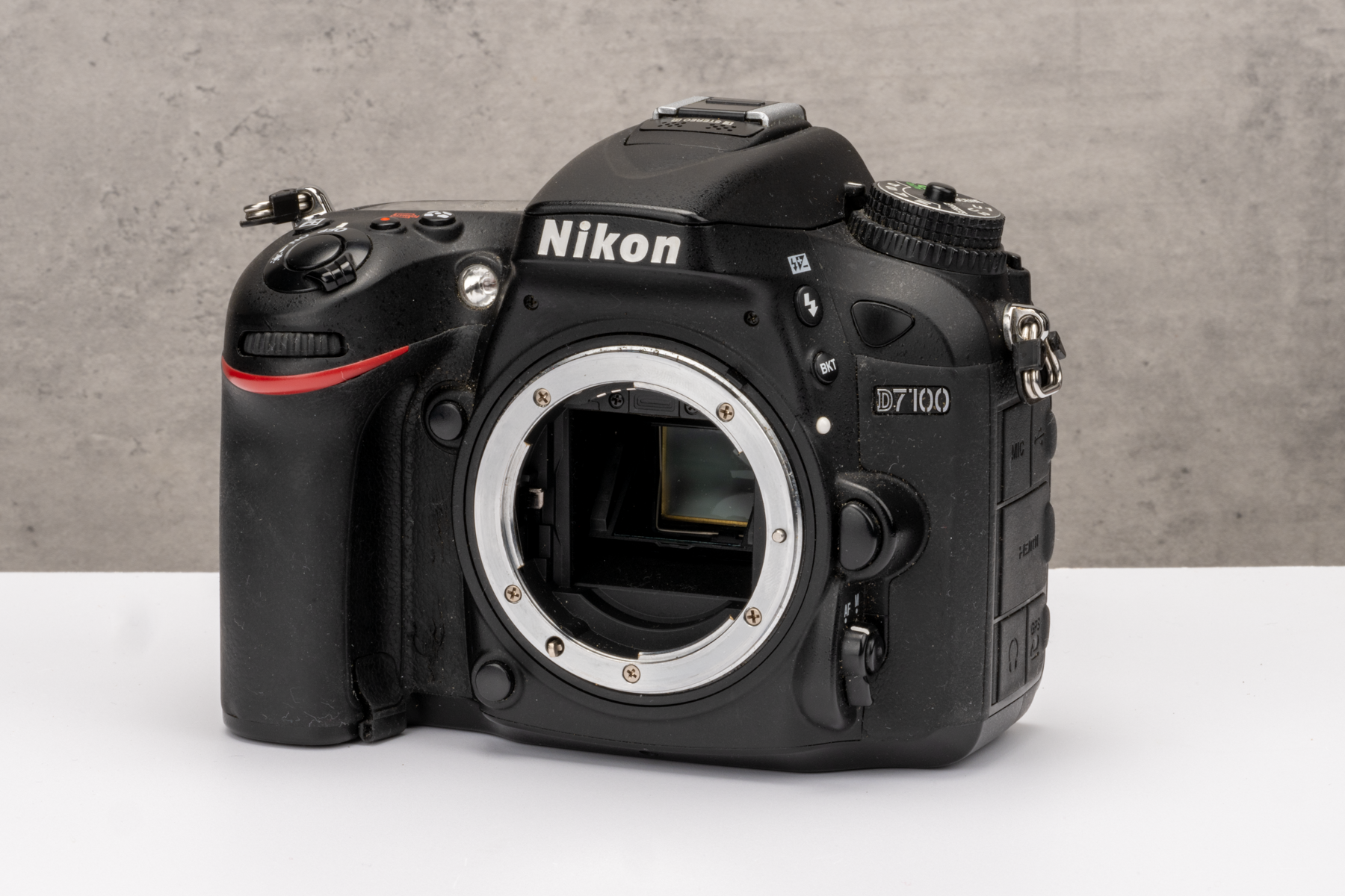 Used Nikon D7100 Digital SLR Camera