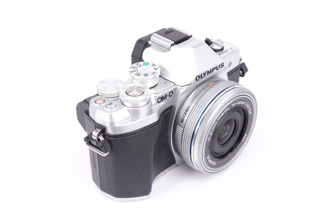 Used Olympus OM-D E-M10 III + 14-42mm EZ Camera