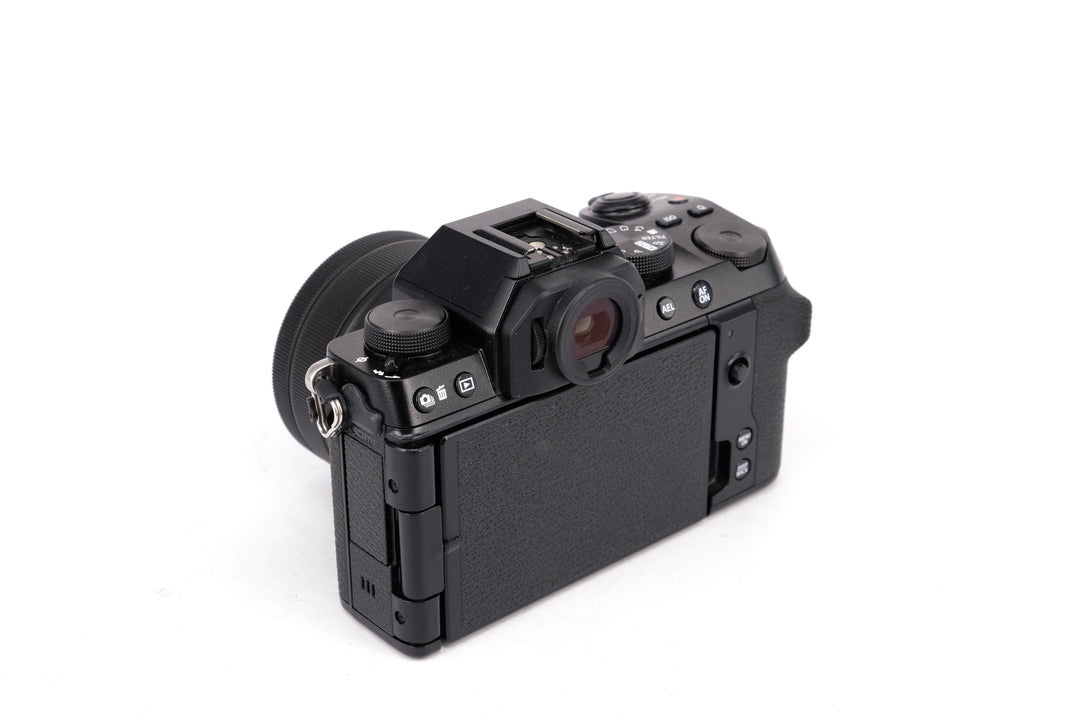 Used Fujifilm X-S10 Mirrorless Camera + 15-45mm Lens