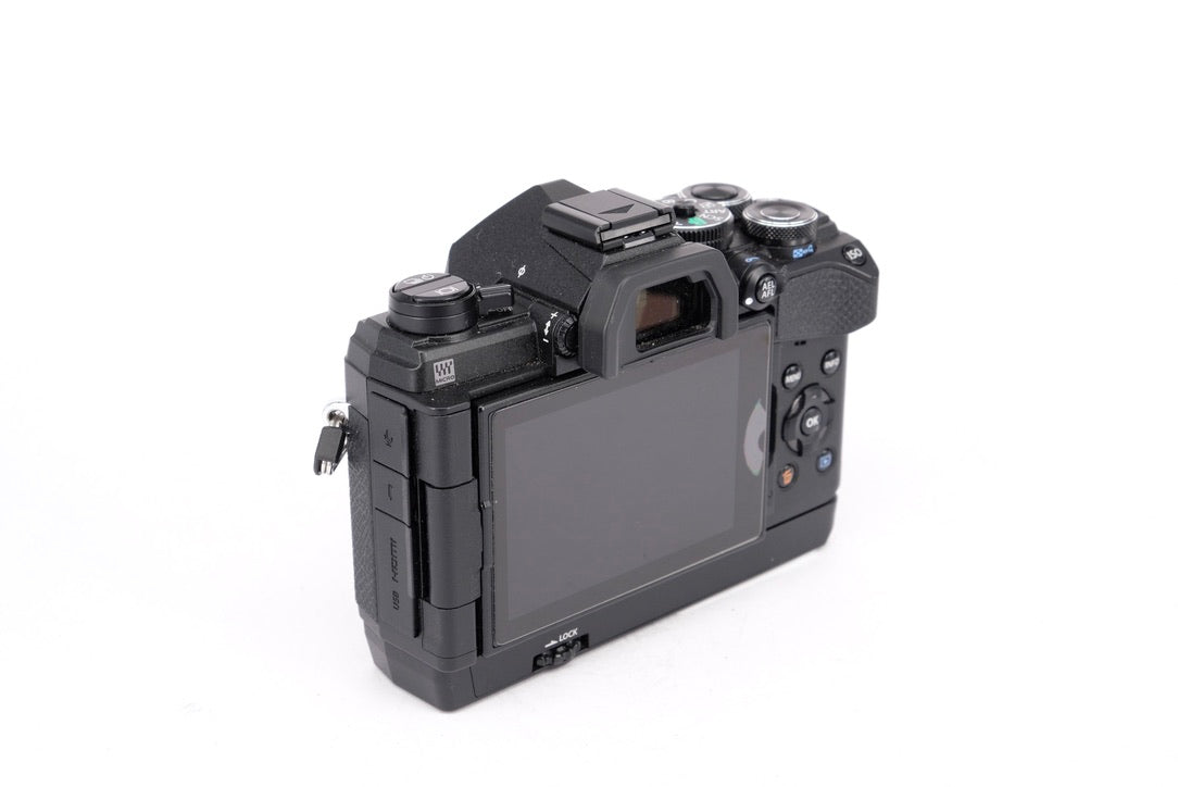 Used Olympus OM-D E-M5 III Mirrorless Body & ECG-5 Grip