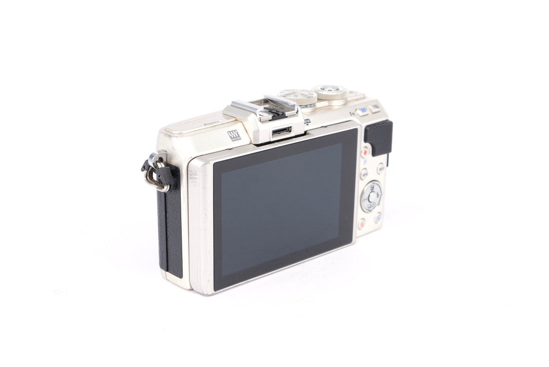 Used Olympus PEN E-PL7 Digital Mirrorless Camera Body