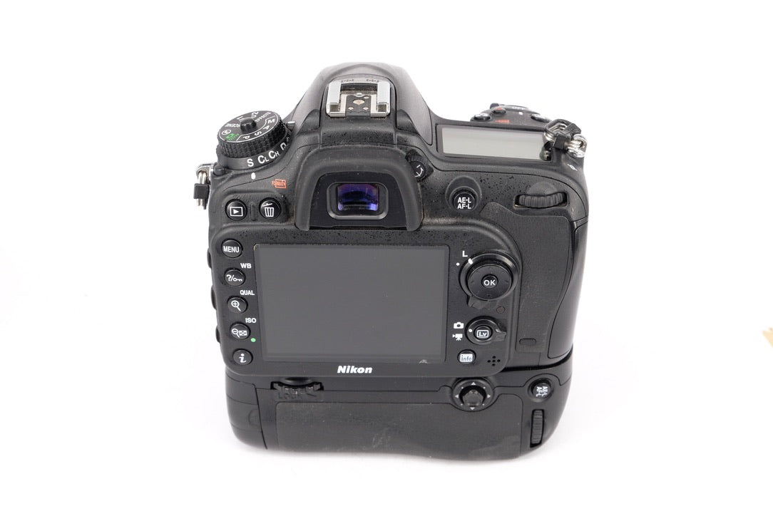 Used Nikon D7200 Digital SLR + MB-D15 Grip