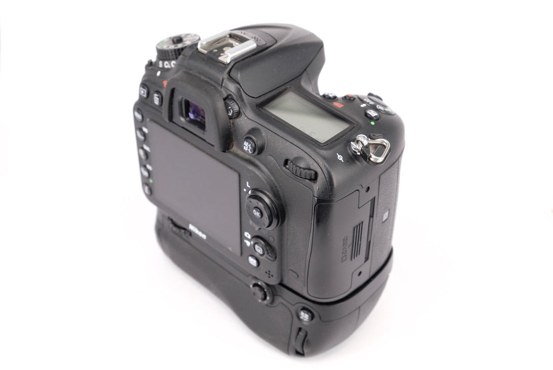 Used Nikon D7200 Digital SLR + MB-D15 Grip