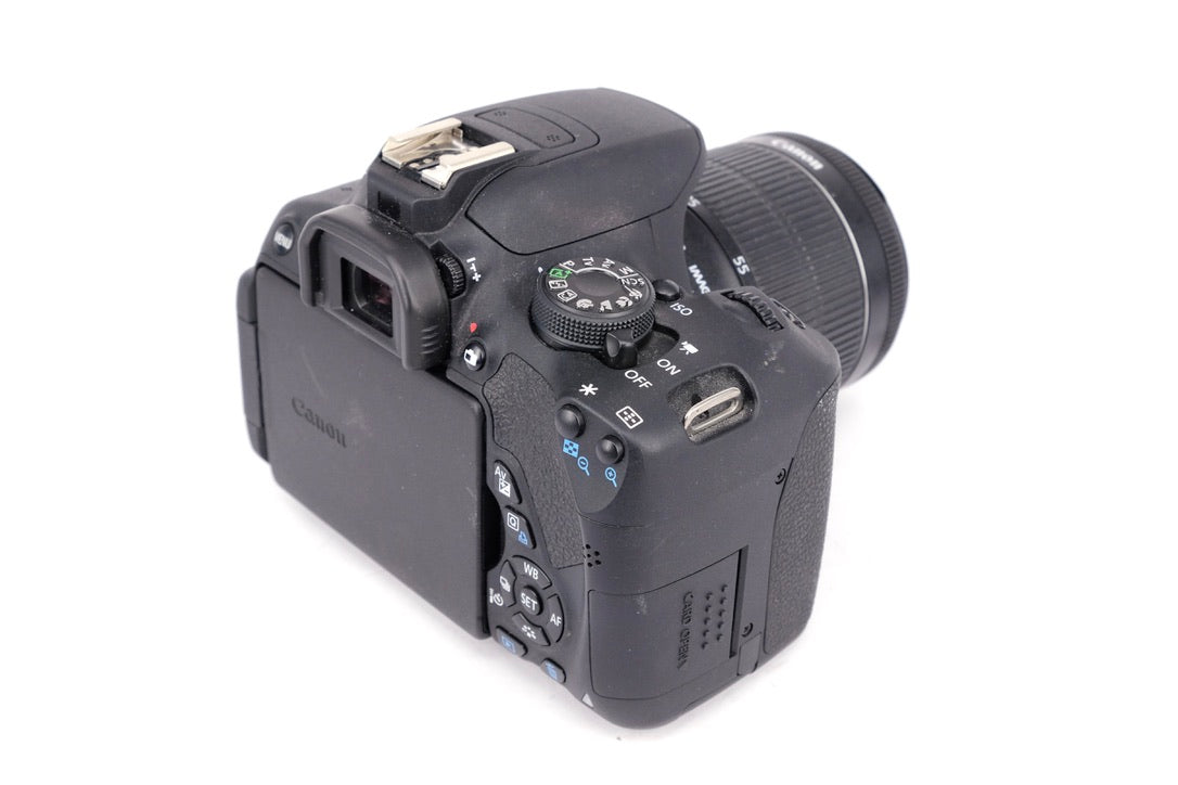 Used Canon EOS 700D + EF-S 18-55mm IS STM DSLR Camera Kit