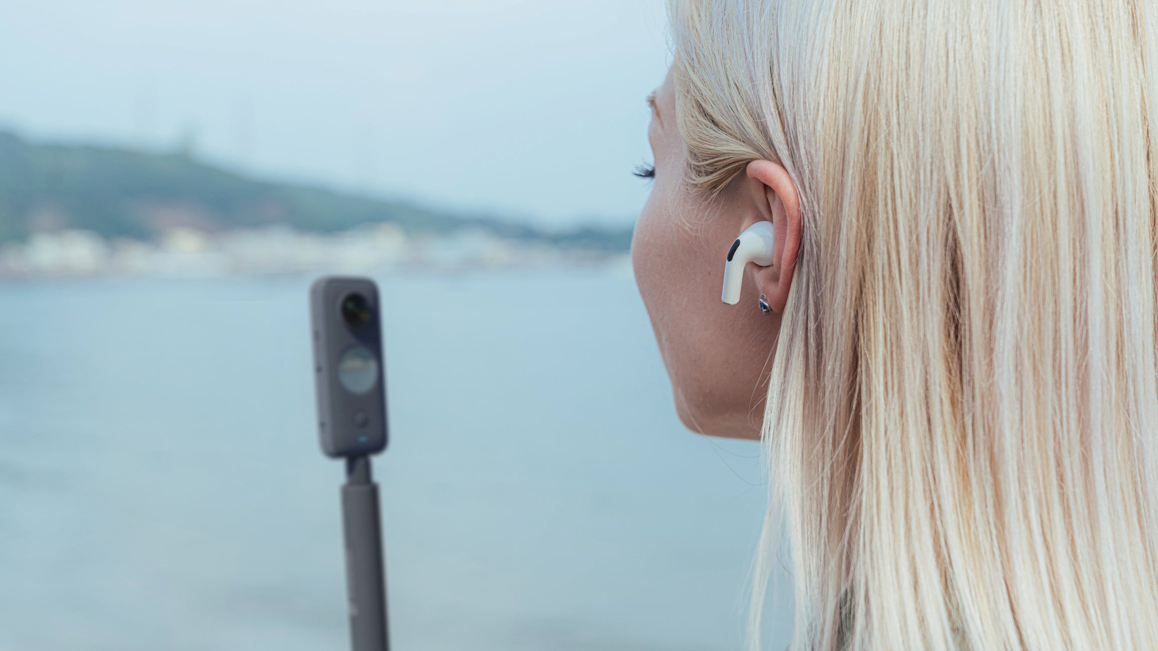 Insta360 ONE X2 being used with airpods and voice control