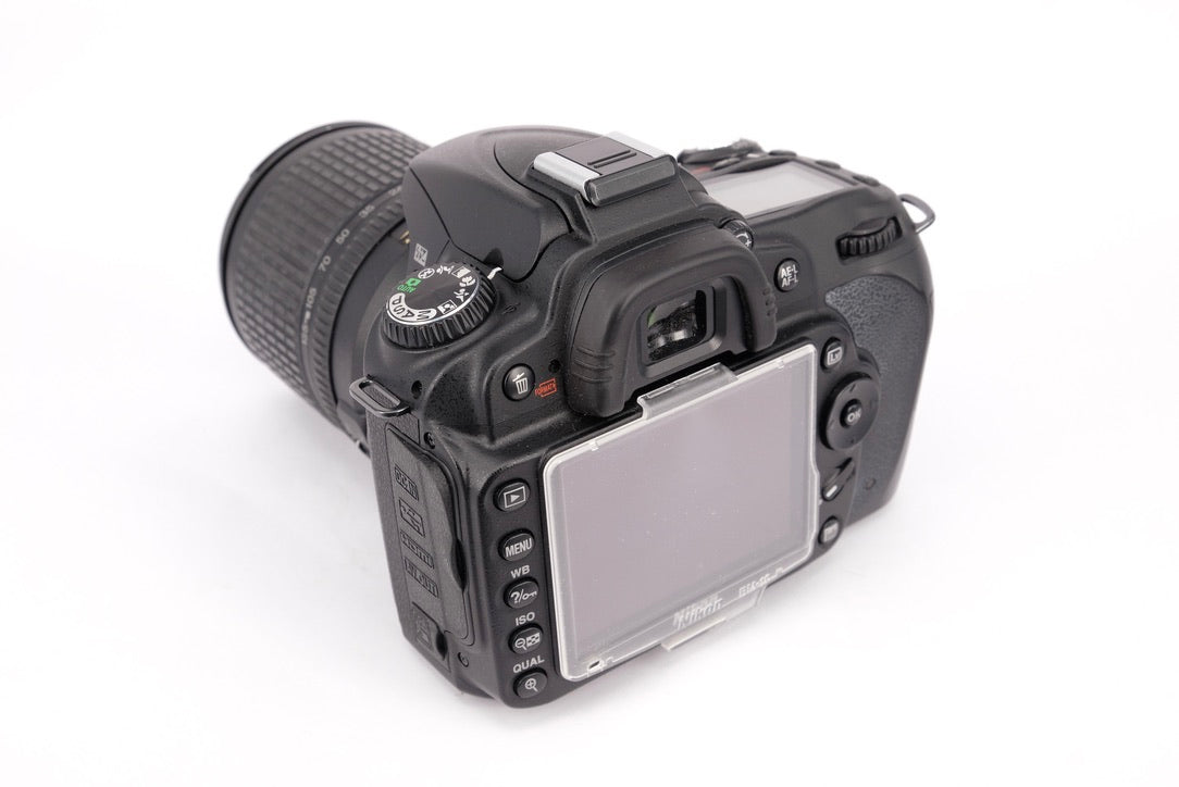 Used Nikon D90 + 18-135mm DSLR Camera