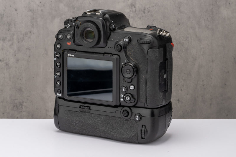 Used Nikon D500 DSLR Body + MB-D17 Grip