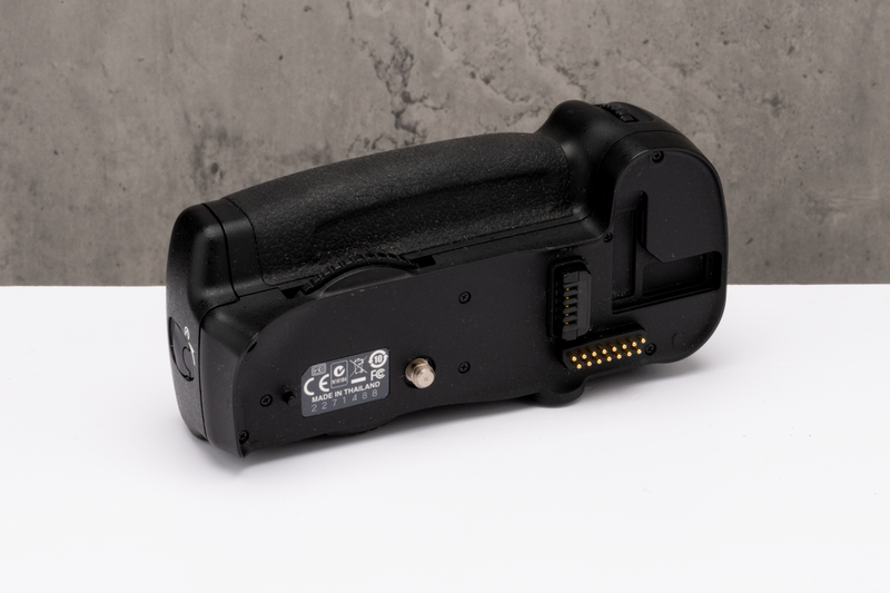 Used Nikon MB-D10 Battery Grip