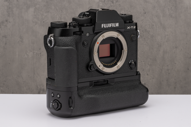 Used Fujifilm X-T2 Mirrorless Body & Grip