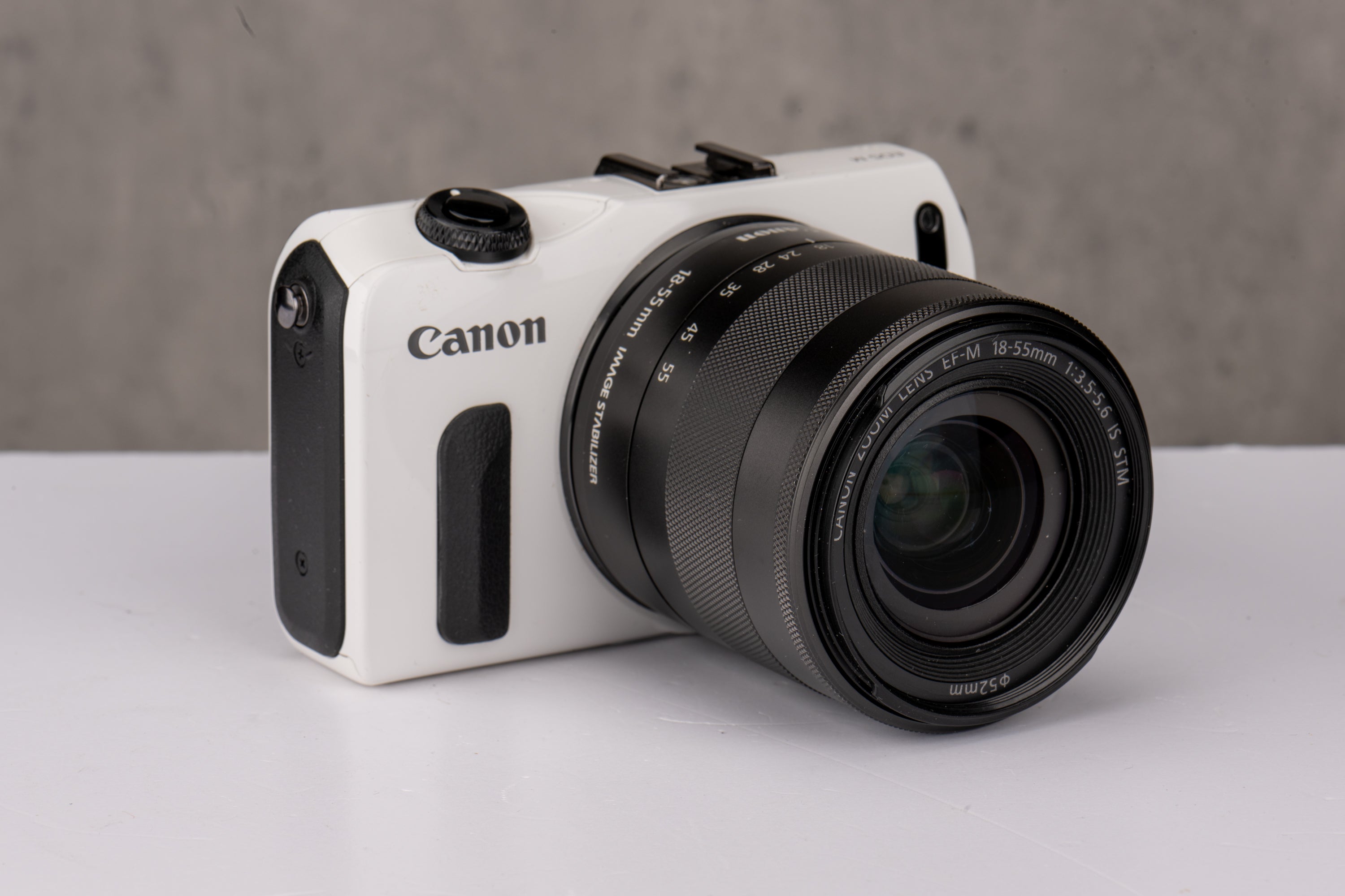 Used Canon EOS M White w/ 18-55mm f/3.5-5.6 IS STM