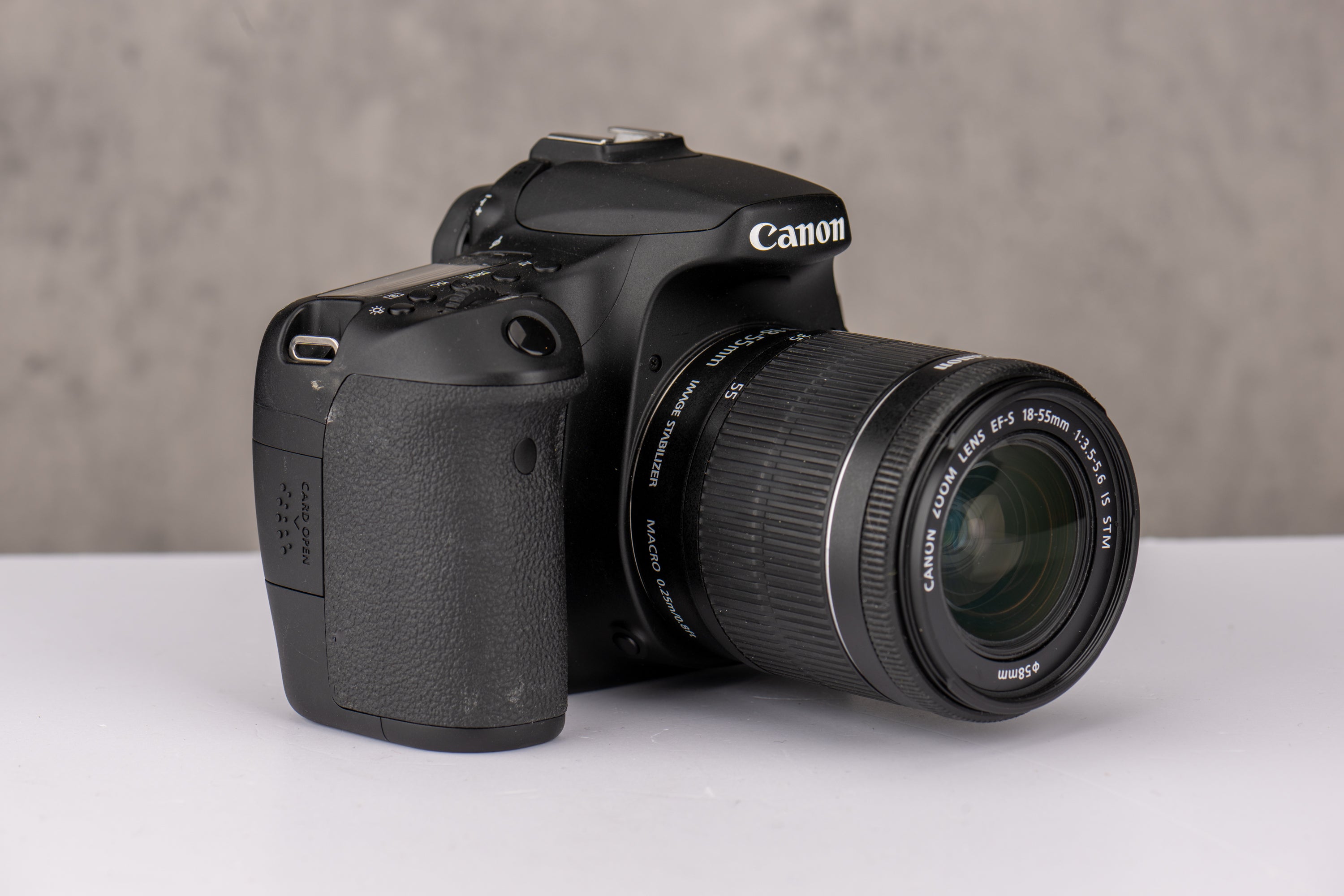 Used Canon EOS 70D w/ 18-55mm f/3.5-5.6 IS STM