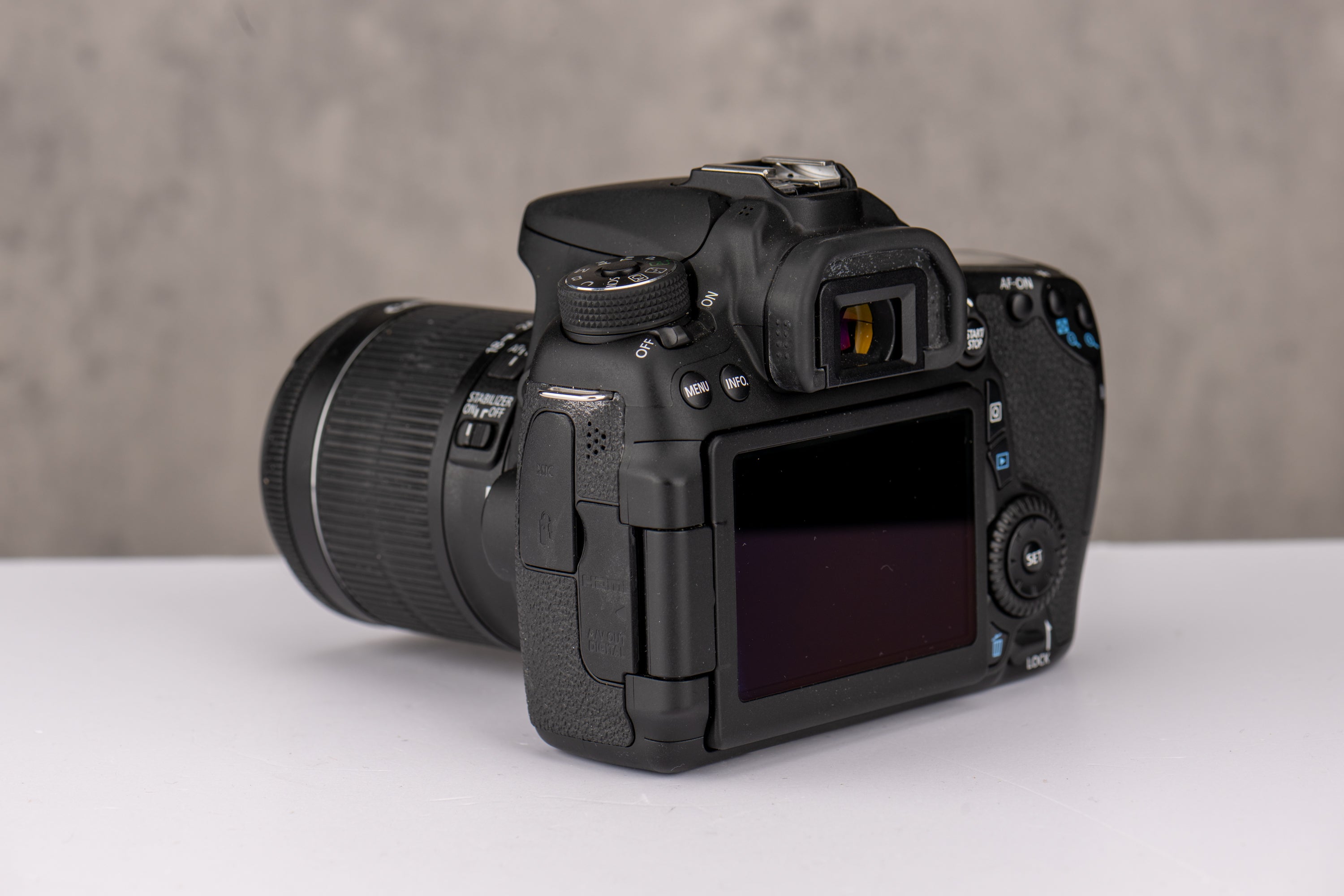 Used Canon EOS 70D w/ 18-55mm f/3.5-5.6 IS STM