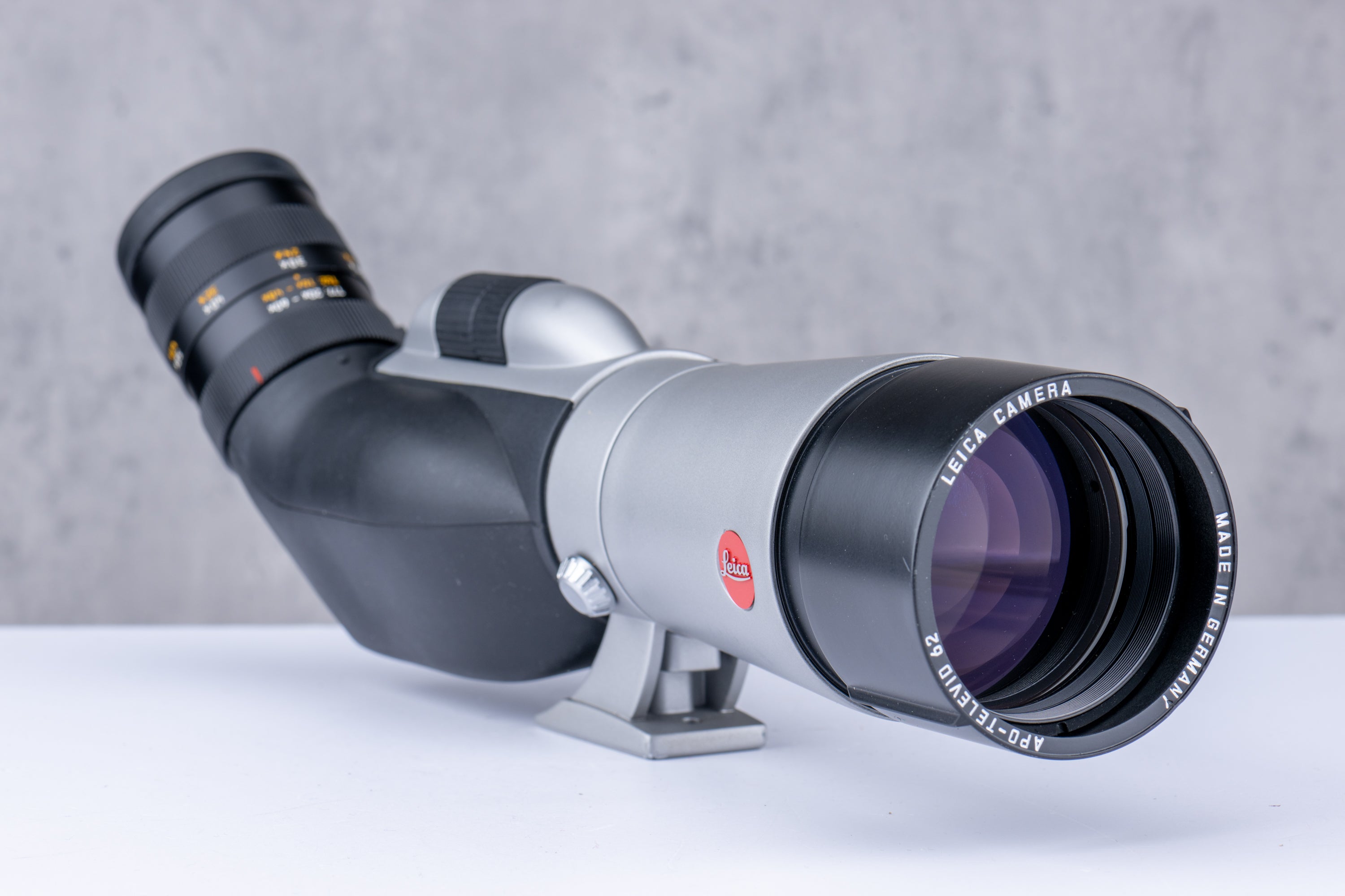 Used Leica APO-Televid 62 & 16-48x Angled Spotting Scope
