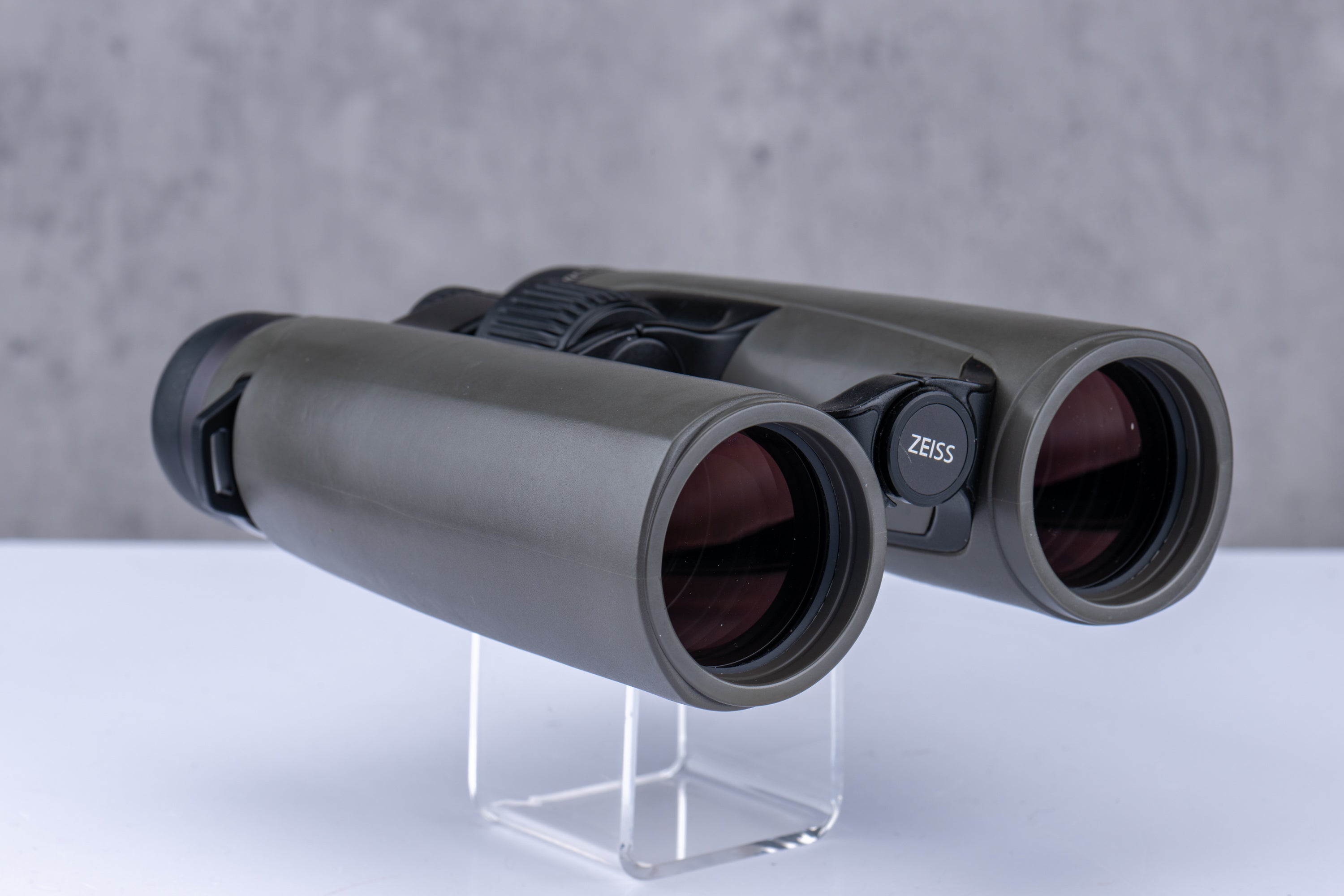 Used Zeiss Victory SF 10X42mm Binoculars (Grey) (75240)