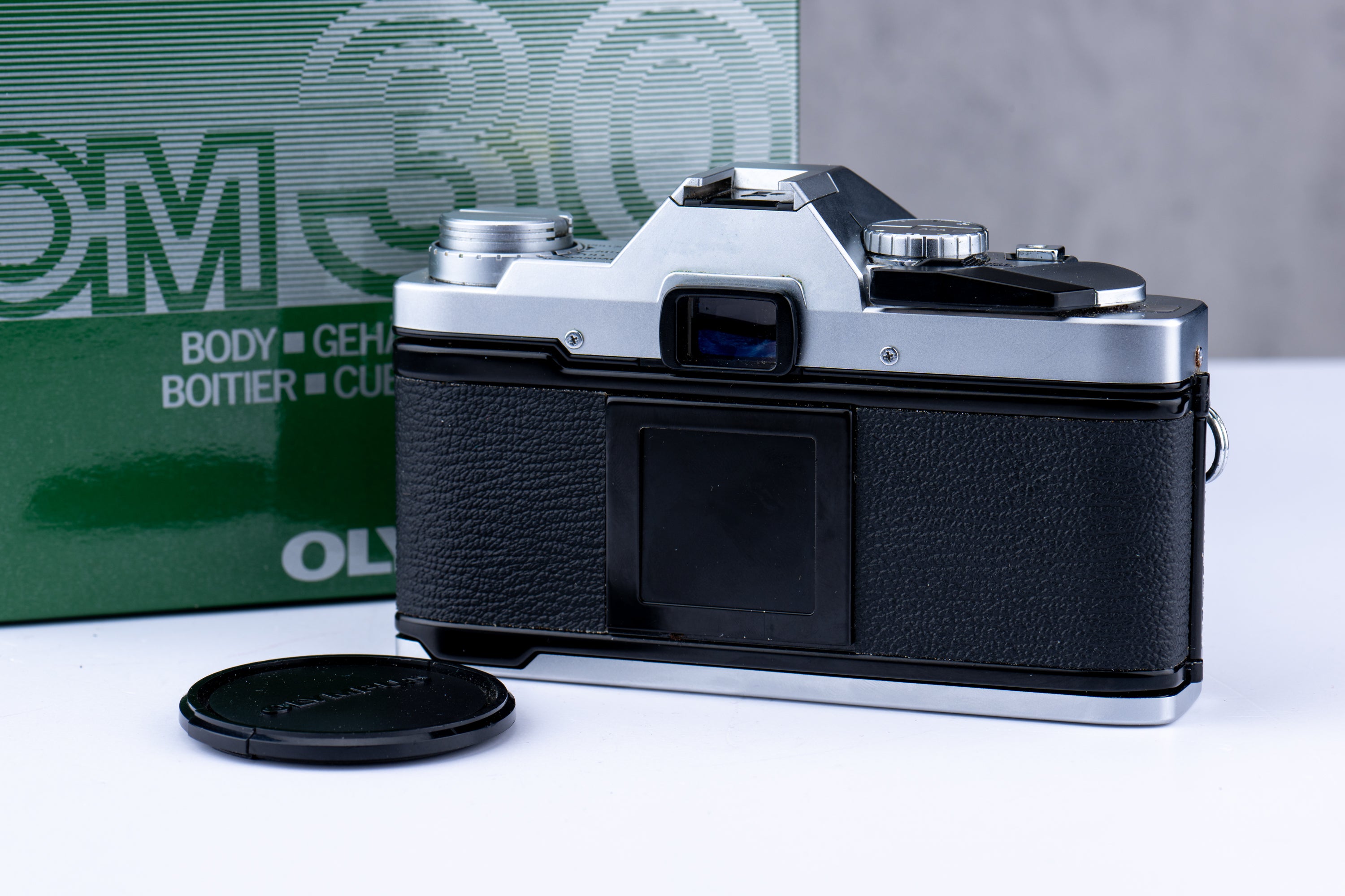 Used Olympus OM-30 + 50mm f/1.8 - product image 2