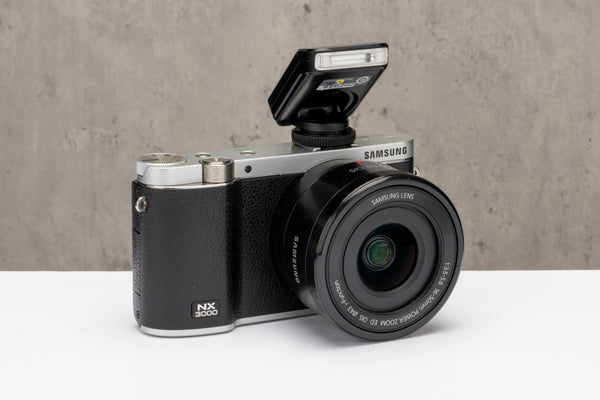 Used Samsung NX3000 w/ 16-50mm f/3.5-5.6