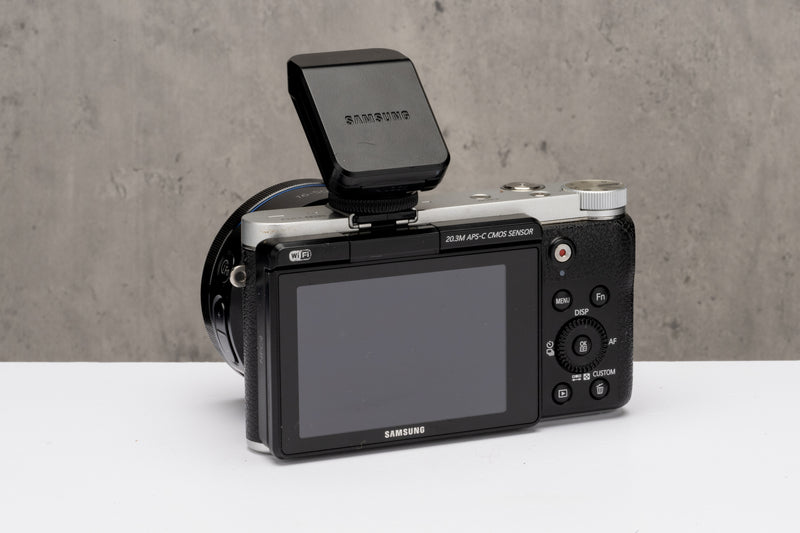 Used Samsung NX3000 w/ 16-50mm f/3.5-5.6