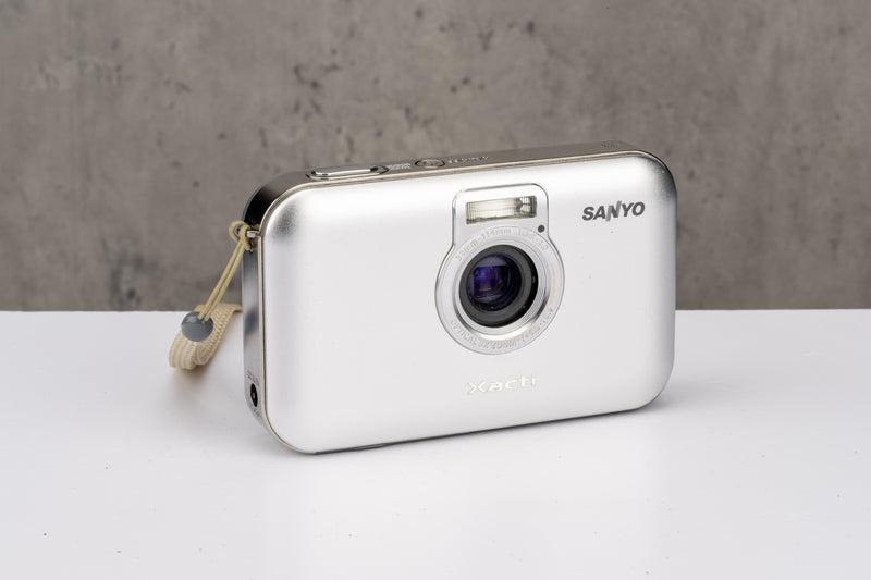 Used Sanyo Xacti VPC-E6 Compact Digital Camera