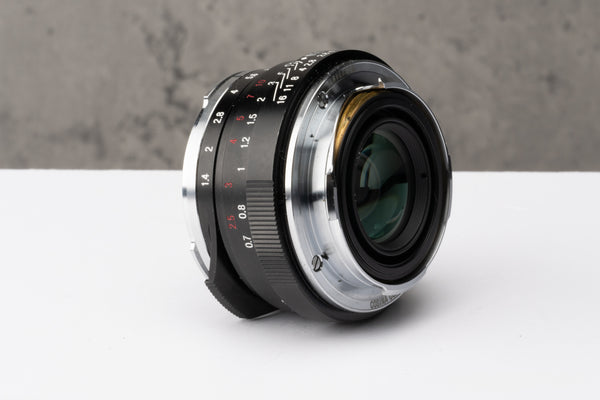 Used Leica M fit Voigtlander 40mm f/1.4 Nokton Classic MC VM