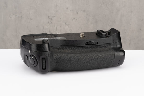 Used Nikon MB-D17 Battery Grip (Nikon D500)