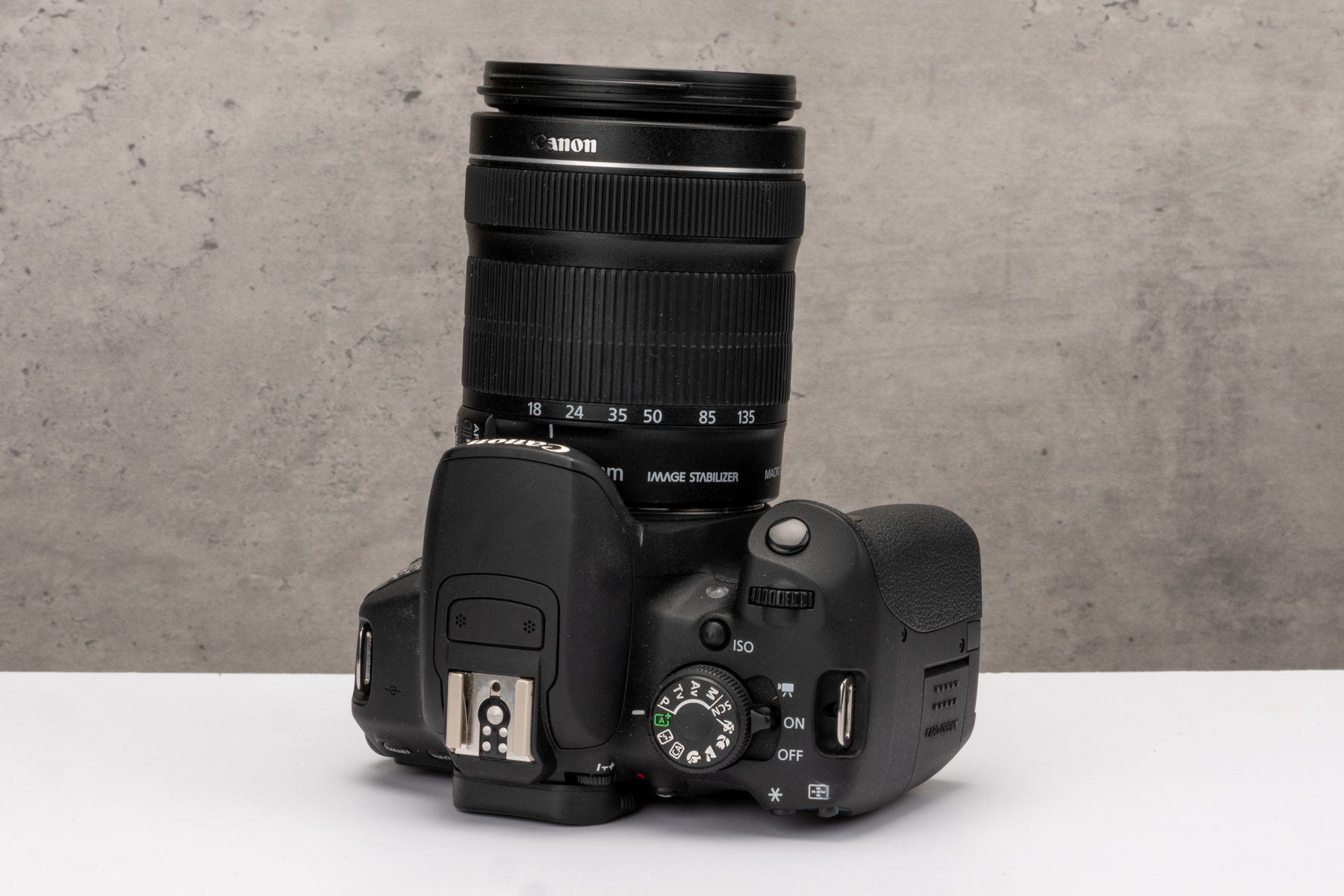 Used Canon EOS 700D + EF-S 18-135mm IS STM DSLR Camera