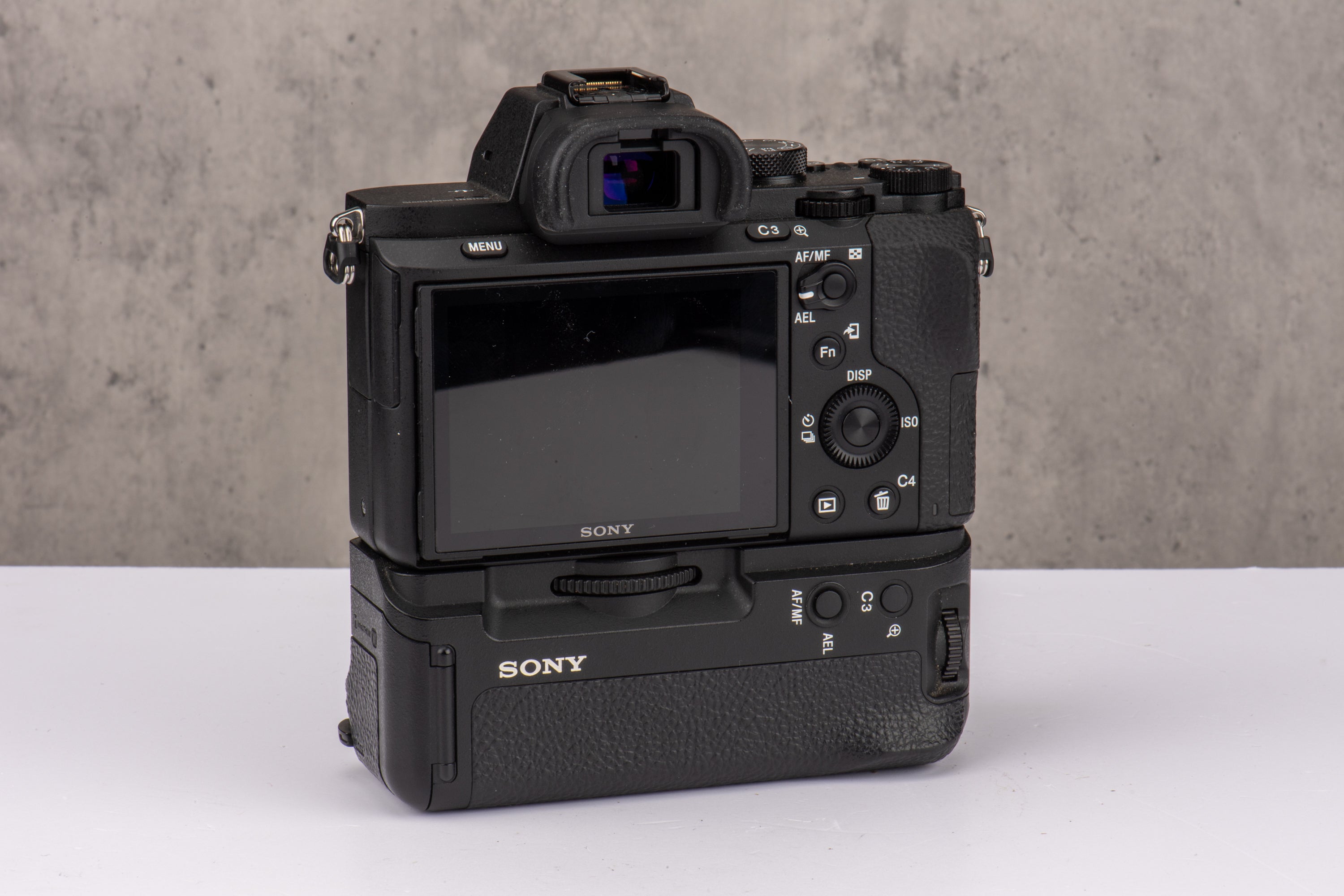 Used Sony a7 II Body & VG-C2EM Grip