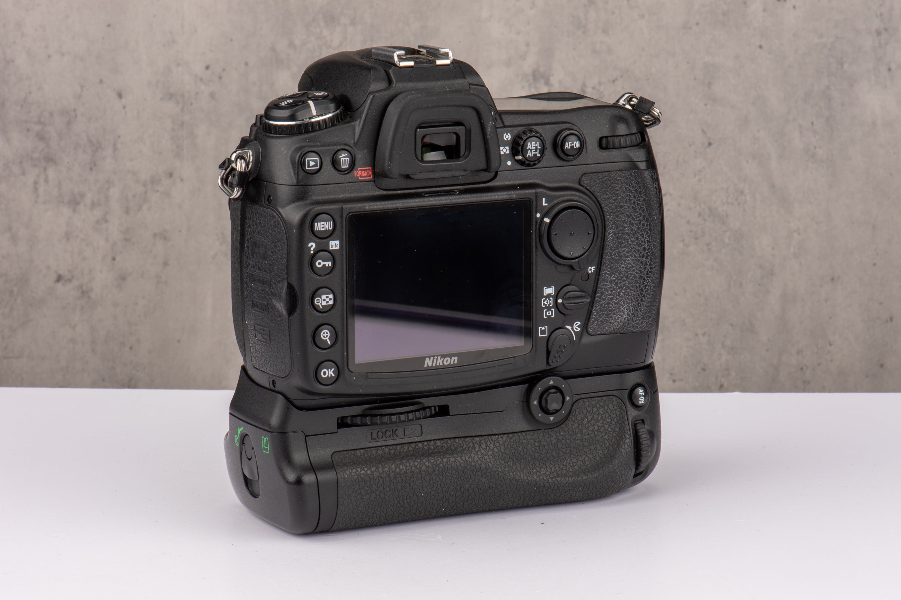 Used Nikon D300 w/ MBD10 Grip