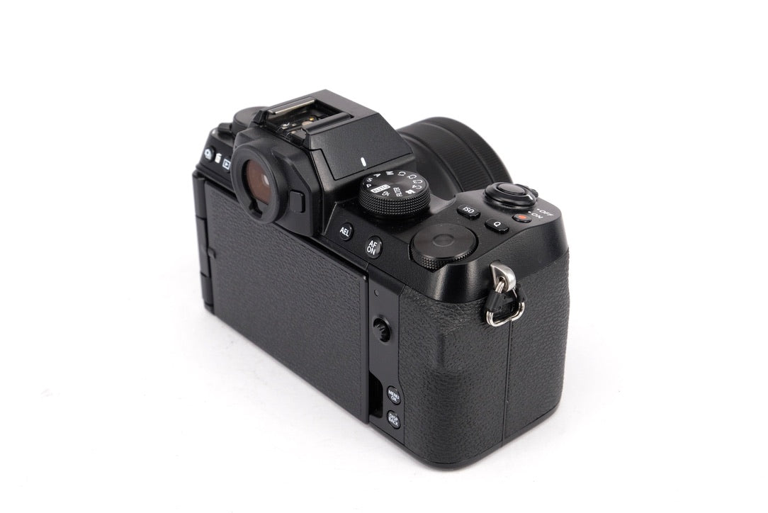 Used Fujifilm X-S10 Mirrorless Camera + 15-45mm Lens