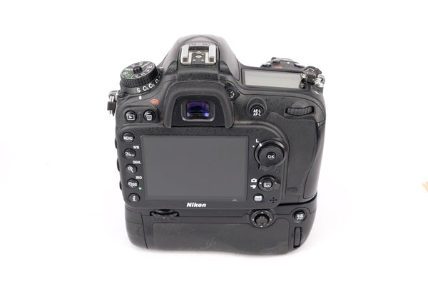Used Nikon D7200 Digital SLR + MB-D15 Grip