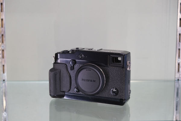 Fujifilm X-PRO 1 Camera & Grip 