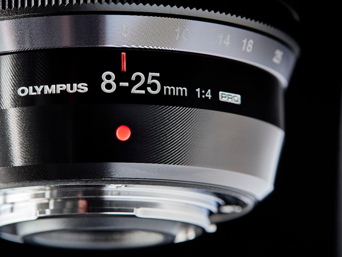 Olympus M.Zuiko Digital ED 8-25mm f4 PRO Lens
