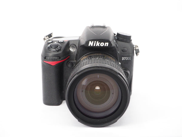Used Nikon D7000 + Nikon 18-200mm VR DSLR Camera
