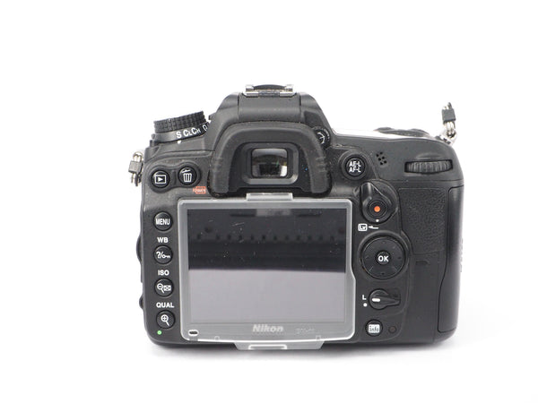 Used Nikon D7000 + Nikon 18-200mm VR DSLR Camera